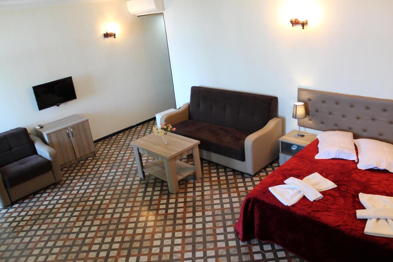 National Hotel 코불레티 외부 사진