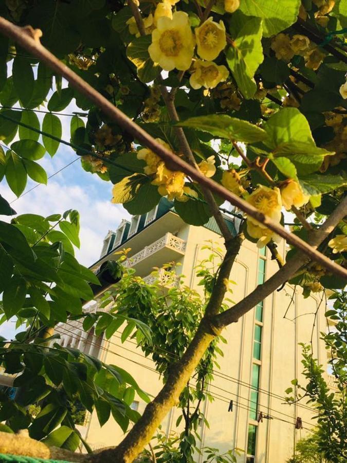 National Hotel 코불레티 외부 사진