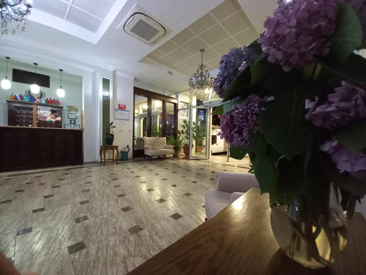 National Hotel 코불레티 외부 사진