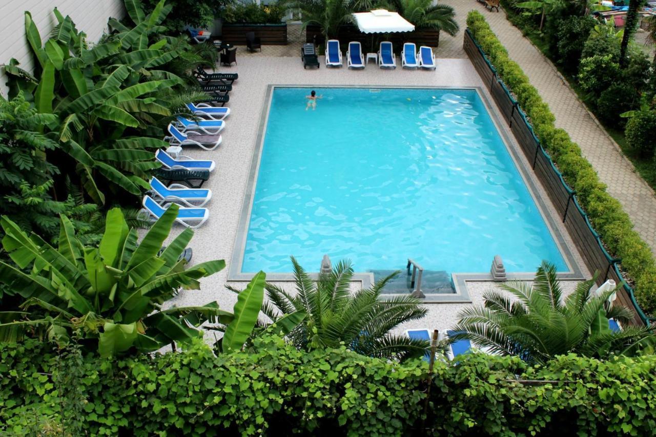 National Hotel 코불레티 외부 사진